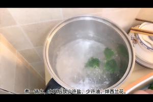 无需下油，腊味炒西兰花的做法 步骤5