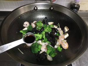香菇西蓝花炒虾仁的做法 步骤9