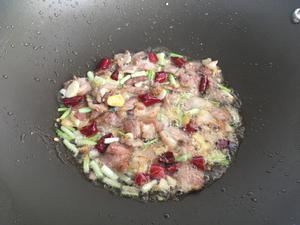 手撕包菜的做法 步骤7