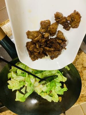 爆炒圆白菜的做法 步骤4