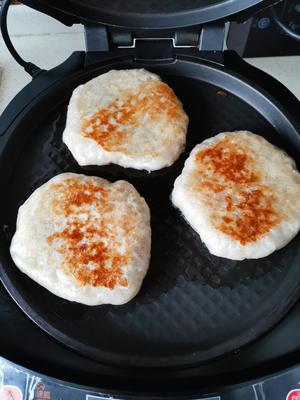 层层酥脆的手抓饼版猪肉圆白菜饼的做法 步骤3