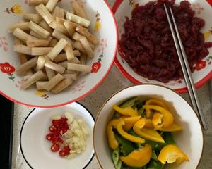酸辣藕尖炒牛肉（超开胃哟）的做法 步骤8