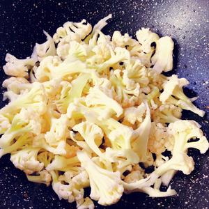 （祖传）番茄炒菜花?的做法 步骤1