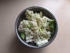 干锅花菜【4月北鼎珐琅铸铁锅食谱】的做法 步骤1