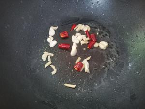 腊味炒花菜的做法 步骤6