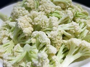 油炸花椰菜的做法 步骤2