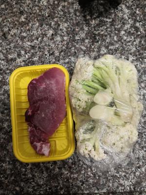 花椰菜炒肉的做法 步骤1