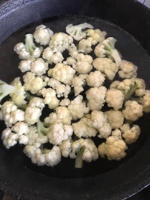 ༄「豆瓣酱炒花菜」༄的做法 步骤6