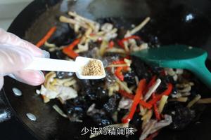 黄花菜不做汤，做个“黄花菜木耳炒肉”的做法 步骤10