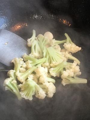 好吃下饭༄「花菜炒鸡蛋?」༄的做法 步骤9