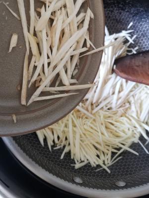 茭白炒杏鲍菇，比炒肉丝还好吃的做法 步骤8