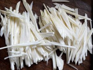 美味又简单 茭白炒蛋的做法 步骤1