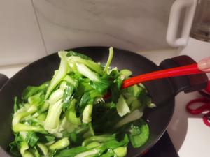 蘑菇炒青菜?的做法 步骤7