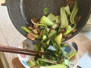 油菜炒肉的做法 步骤22