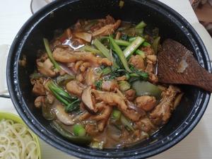 广式鸡肉鸡爪煲(可加面条青菜)的做法 步骤12