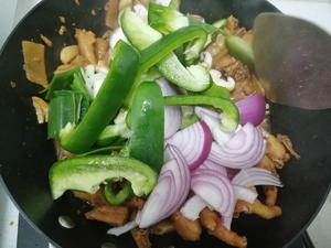 广式鸡肉鸡爪煲(可加面条青菜)的做法 步骤10