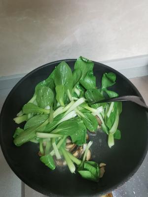 香菇炒青菜的做法 步骤7