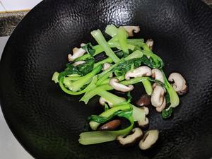 夏日一人食晚餐香菇青菜的做法 步骤6