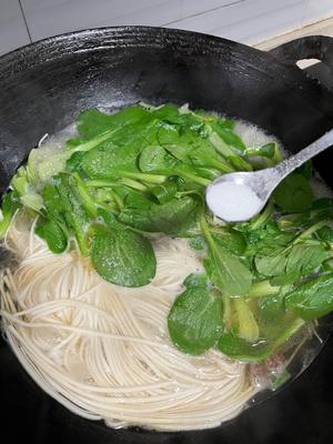 汆肉青菜面（米面、挂面）的做法 步骤11