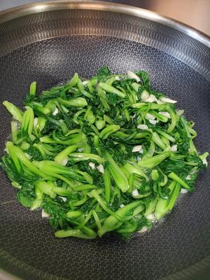 清炒鸡毛菜 清炒各种绿色的做法 步骤4