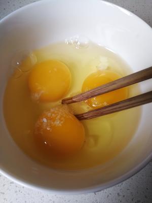 清爽的茭白炒鸡蛋的做法 步骤2
