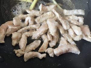 茭白毛豆炒肉丝的做法 步骤4