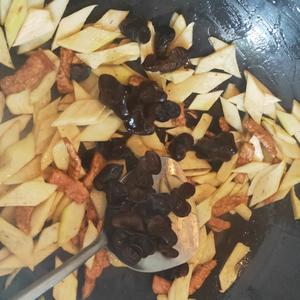茭白炒肉片的做法 步骤7