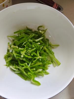 茭白辣椒肉丝的做法 步骤3