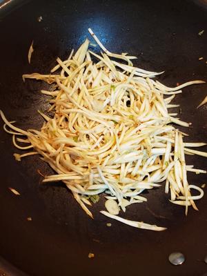 茭白炒肉丝的做法 步骤7