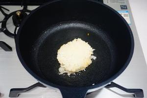 金汤咸蛋黄海鲜泡饭的做法 步骤7