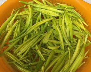 新鲜黄花菜炒鸡蛋的做法 步骤3