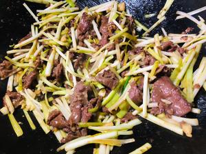 韭黄炒牛肉的做法 步骤6