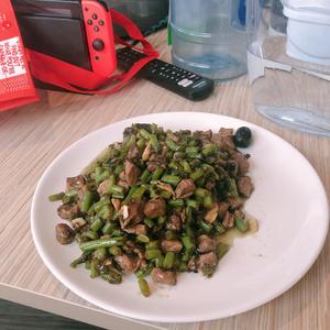 留学生菜谱之米饭克星：榄菜豆角炒肉的做法 步骤16