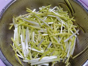 1分钟学会简单家常菜?韭黄炒鸡蛋?味道鲜美的做法 步骤1