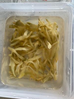 韭黄榨菜炒肉丝的做法 步骤1