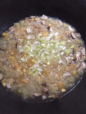 广式香菇玉米蛋花羹的做法 步骤7