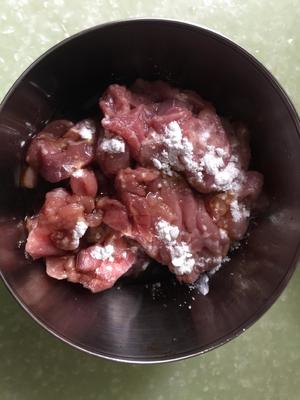 韭黄炒肉丝的做法 步骤2