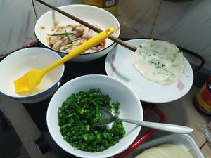 葱油饼+韭黄饼+韭黄葱油饼的做法 步骤3