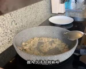 韭黄炒文蛤的做法 步骤7