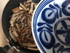 韭黄豆干炒肉丝的做法 步骤12