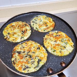 减脂美食‖甘蓝紫菜饼的做法 步骤9