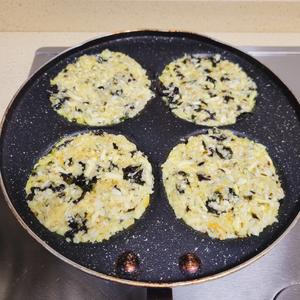 减脂美食‖甘蓝紫菜饼的做法 步骤8