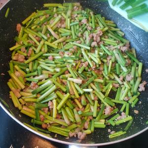 蒜苔炒肉沫的做法 步骤4