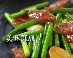 腊肠炒蒜苔的做法 步骤6