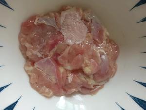 蒜薹炒鸡肉的做法 步骤2