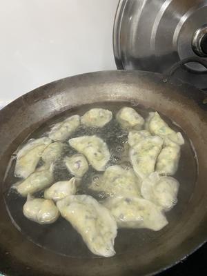 茴香韭黄胡萝卜甘蓝青豆玉米鸡蛋香菇木耳虾仁虾米豆腐饺的做法 步骤14