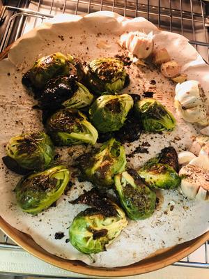 健康快手菜-烤球形甘蓝佐无花果味浓缩意大利醋（Roasted Brussels Sprouts with Fig Infused Balsamic Vintage Reduction）的做法 步骤5