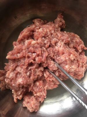 「紫甘蓝鲜肉馅儿」这样调，比饺子店的还好吃?的做法 步骤6