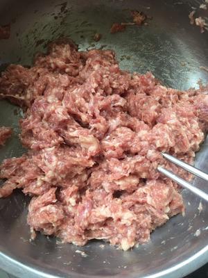 「紫甘蓝鲜肉馅儿」这样调，比饺子店的还好吃?的做法 步骤9