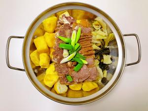 咸菜牛肉火锅的做法 步骤1